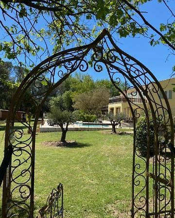 L'Eveil En Provence Bed & Breakfast Entrecasteaux Екстериор снимка