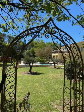 L'Eveil En Provence Bed & Breakfast Entrecasteaux Екстериор снимка